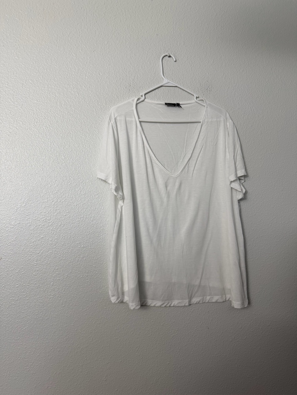ASOS White V-Neck Short Sleeve Tee Sz 22